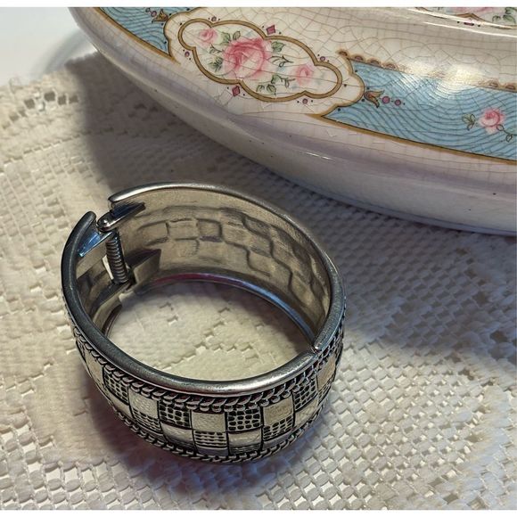 Vintage Silver Bangle Bracelet Cute Design 1990’s 🌸🌿 - Picture 13 of 15